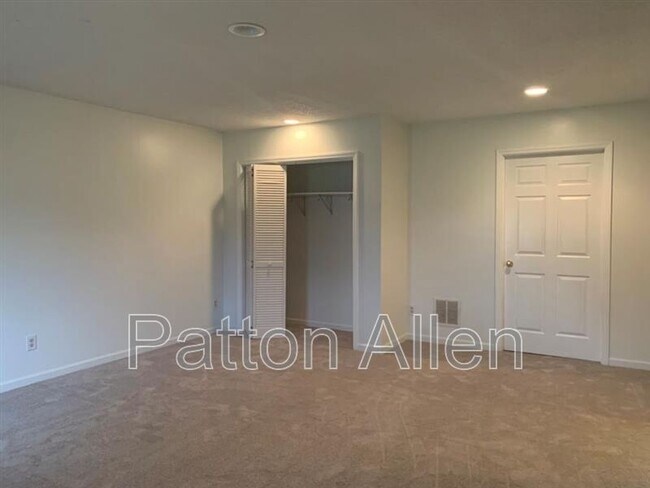 Building Photo - 125 Kyfields