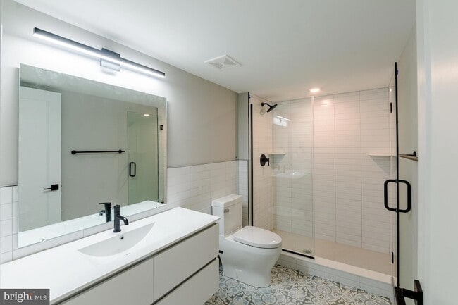 Building Photo - 6604 Ridge Ave