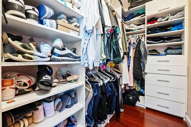 Building Photo - 930 SW 147th Ct