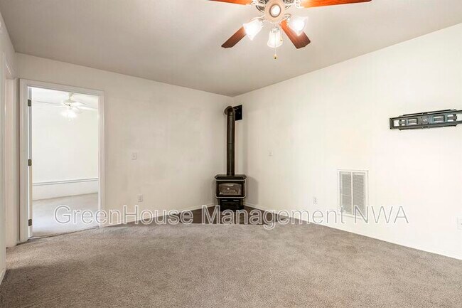 Building Photo - 28 Latshaw Dr