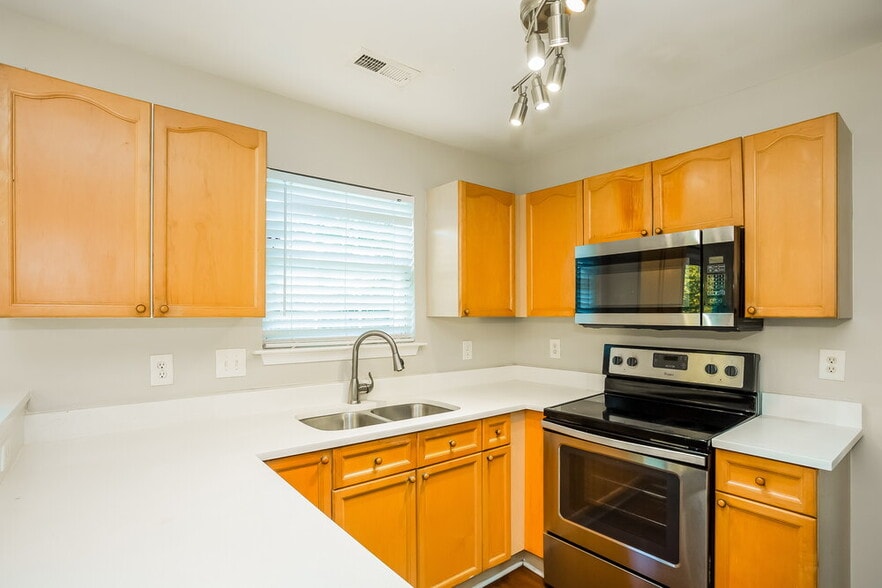 Building Photo - 4009 Ranchview Ln