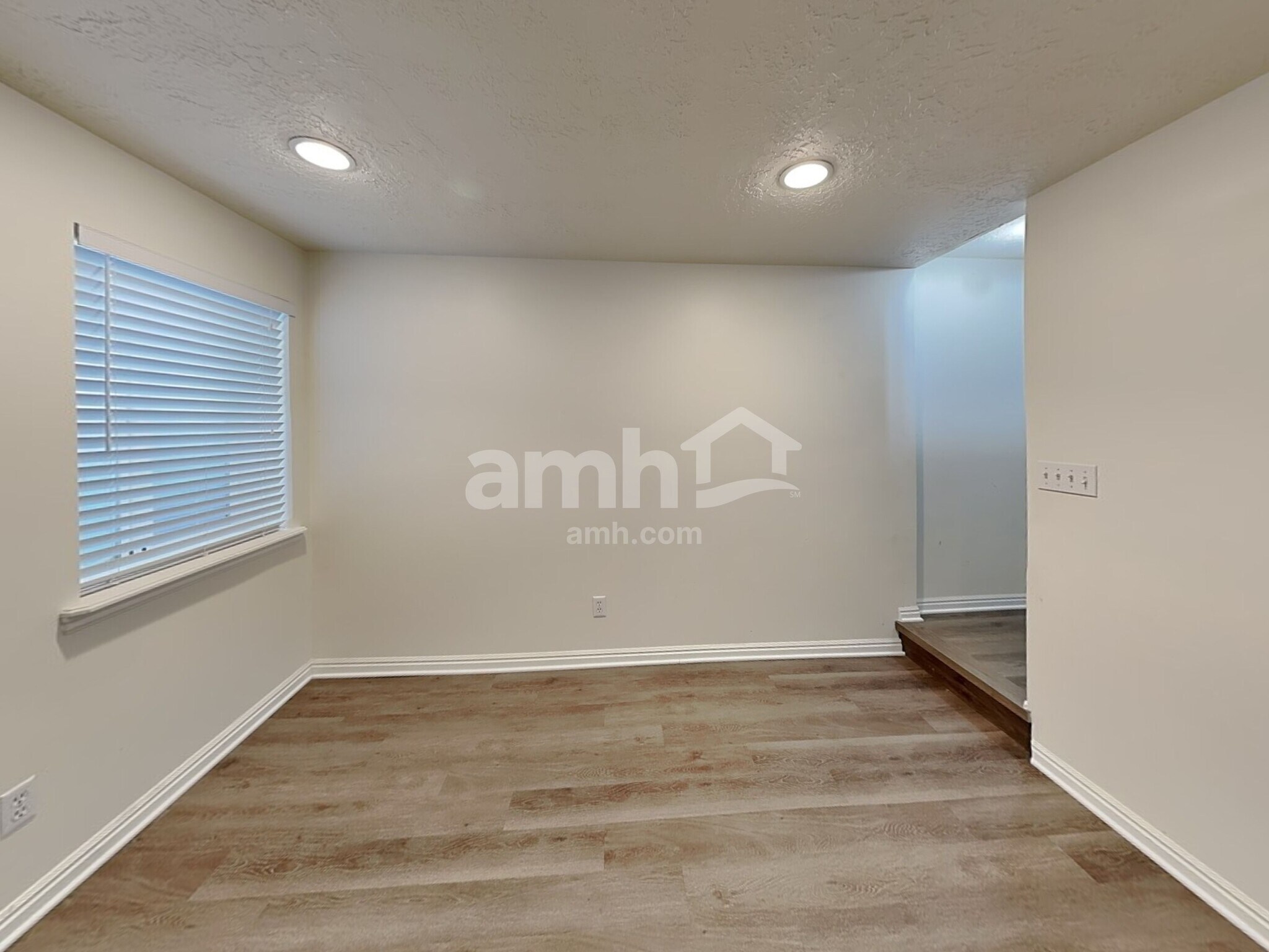 Building Photo - 817 Country Club Dr