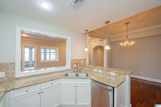 Building Photo - 350 19th St S