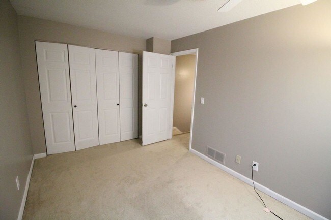Building Photo - 3 bedroom in Bettendorf IA 52722