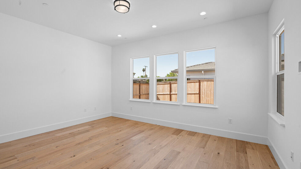 Building Photo - 3840 Fletcher Park Cir