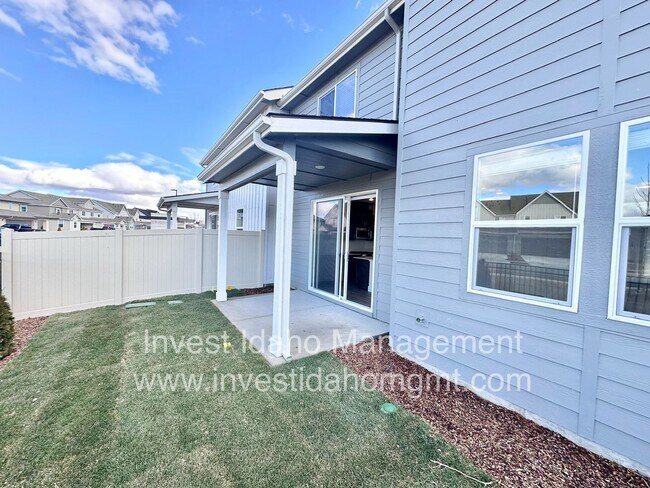 Building Photo - Spacious Luxury Townhome Designed for Modern Living available soon!