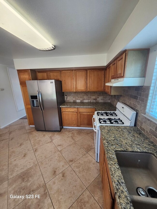 Building Photo - Single-Story home in Chino ready for you to move right in!