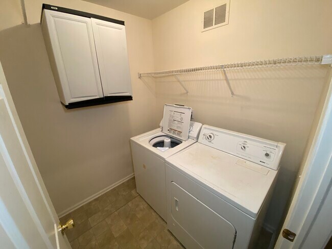 Washer/Dryer - 402 Green Mountain Rd