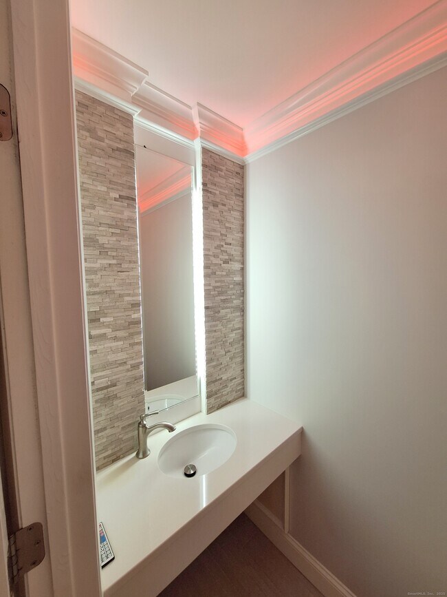 Building Photo - 238 Skyview Dr