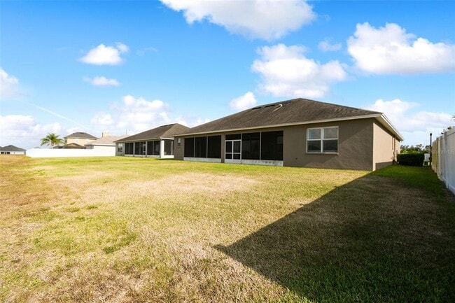 Building Photo - 6841 Bushnell Dr