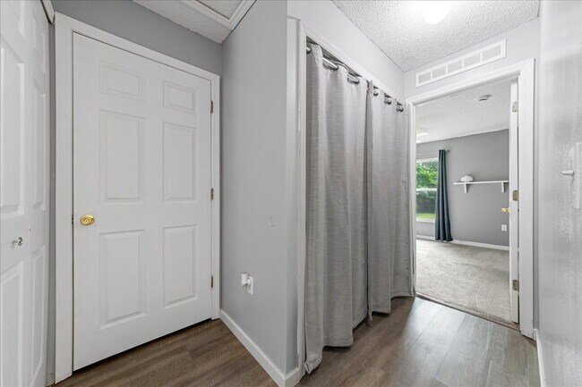 Building Photo - Palm Bay Gem