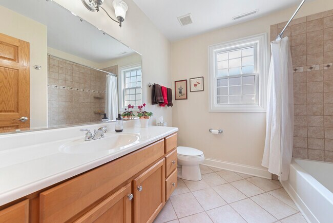 Building Photo - 1223 S Elmwood Ave