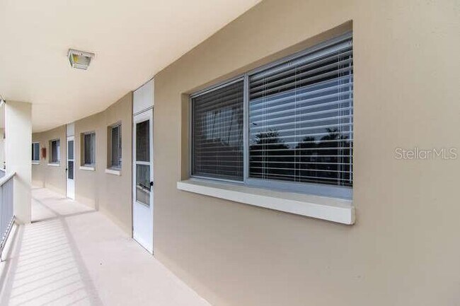 Building Photo - 1361 Snell Isle Blvd NE