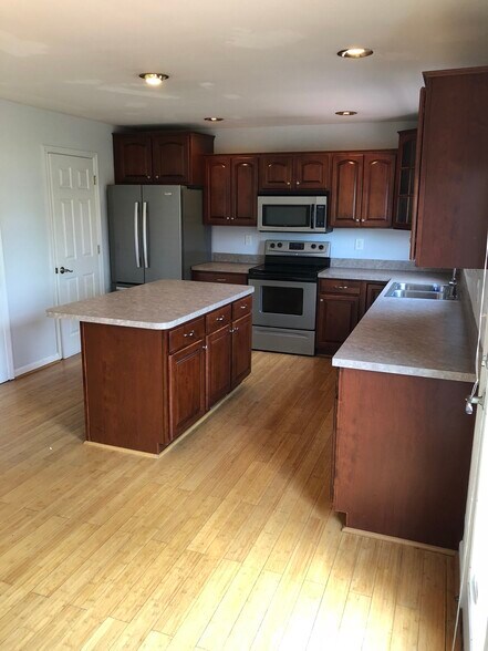 Building Photo - 68 Baltusrol Dr