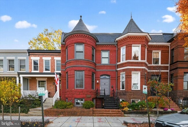 Primary Photo - 216 N St NW