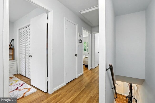 Building Photo - 9882 Hollow Glen Pl