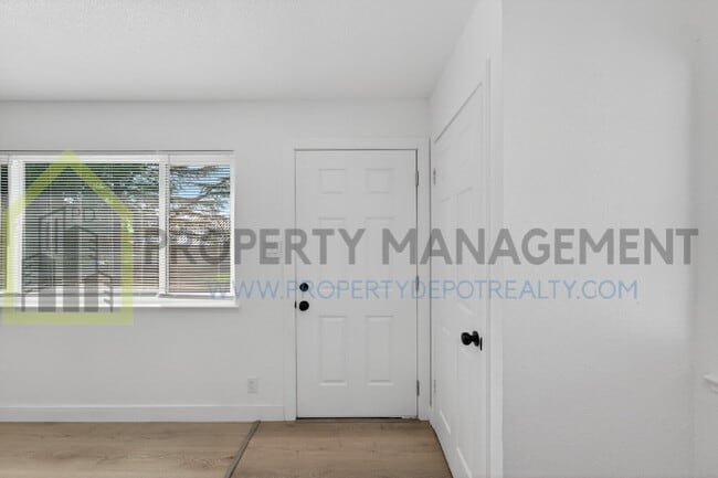 Building Photo - Charming 2-Bed Hideaway in Sacramento – Your Perfect Urban Retreat!