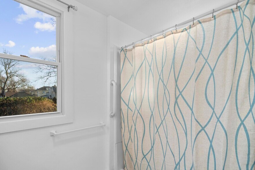 Building Photo - 11 Seaview Ave