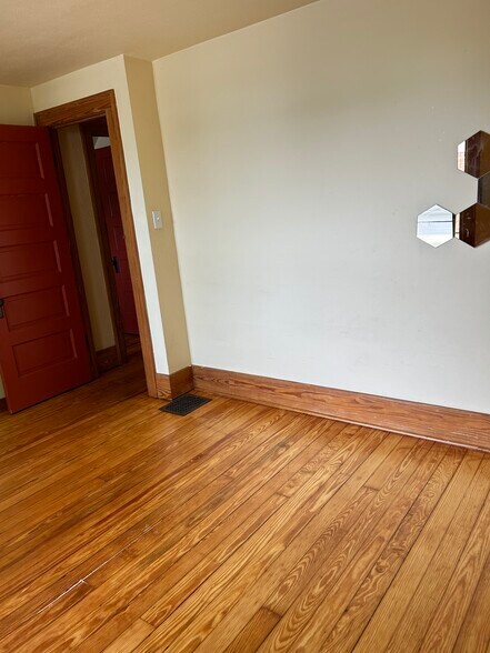 Building Photo - 208 Koch Ave