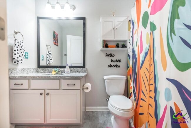 Building Photo - 421 Newport Ave