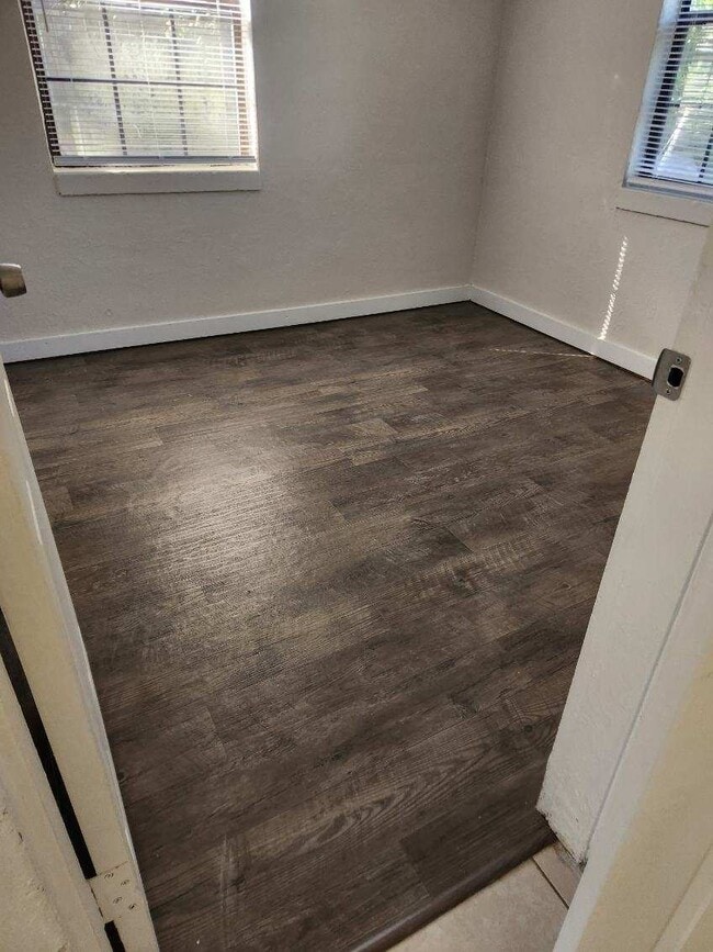 Building Photo - 5919 Oaklane Dr