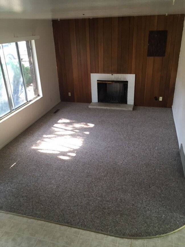 Building Photo - Space, Comfort & Convenience in One Great Home