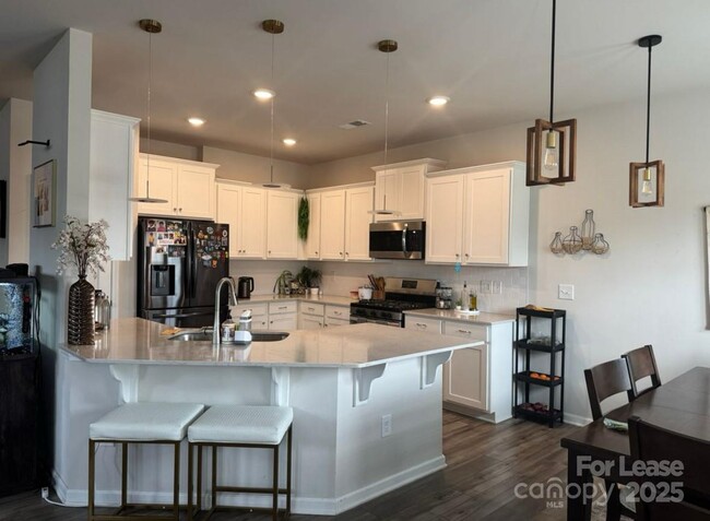 Building Photo - 15213 Lake Ridge Rd