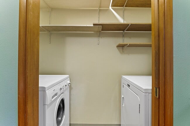 Building Photo - 6432 SE 63rd Ave