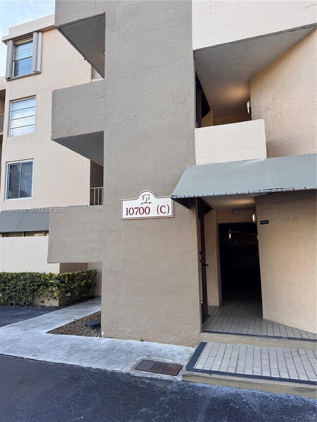 Building Photo - 10700 SW 108th Ave