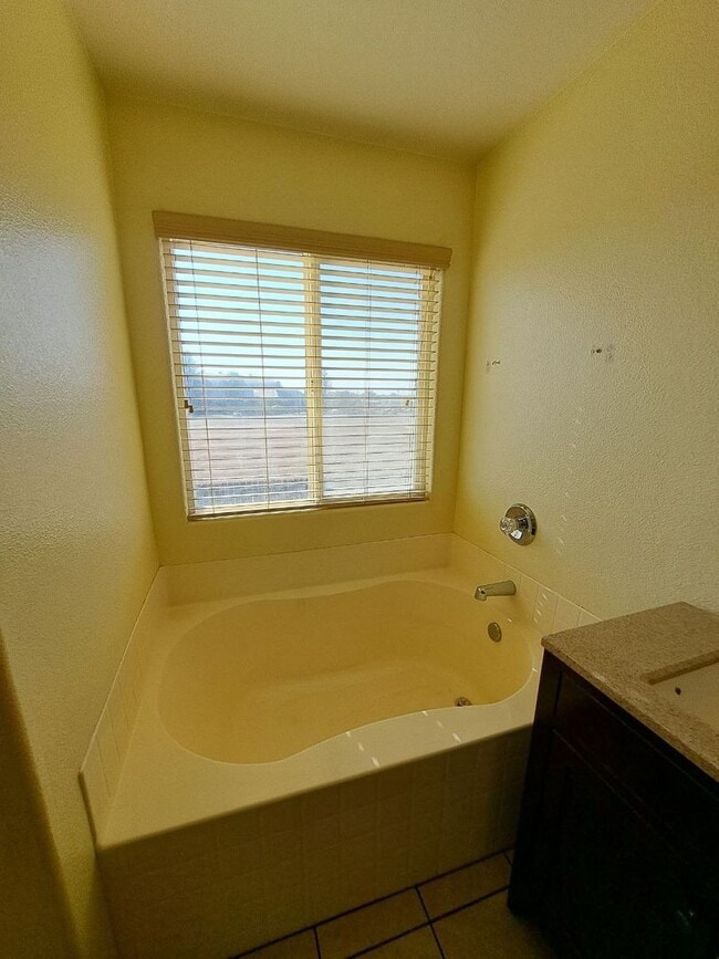 Building Photo - Beautiful 4 Bedroom House Ready To Call Home!