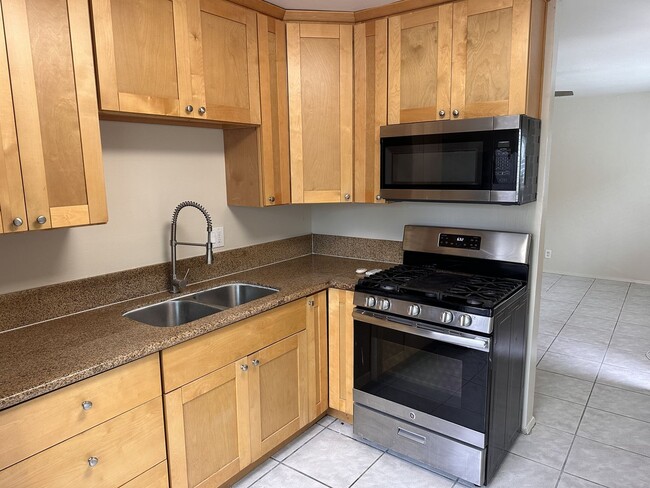 Building Photo - Remodeled 2 Bed/1 Bath unit in North Park w/ Private Yard!