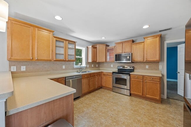 Building Photo - Beautiful 4-Bedroom, 3-Bath House