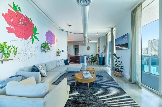 Building Photo - 700 NE 25th St