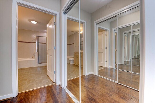 Building Photo - 5925 Almeda Rd