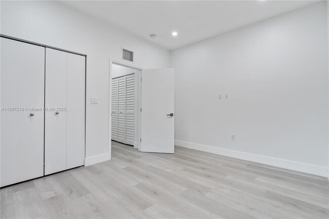 Building Photo - 5734 Buchanan St