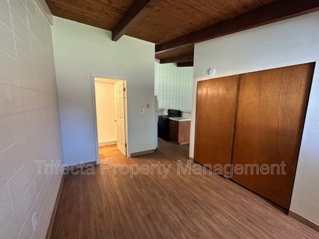 Building Photo - 608A Parker Street