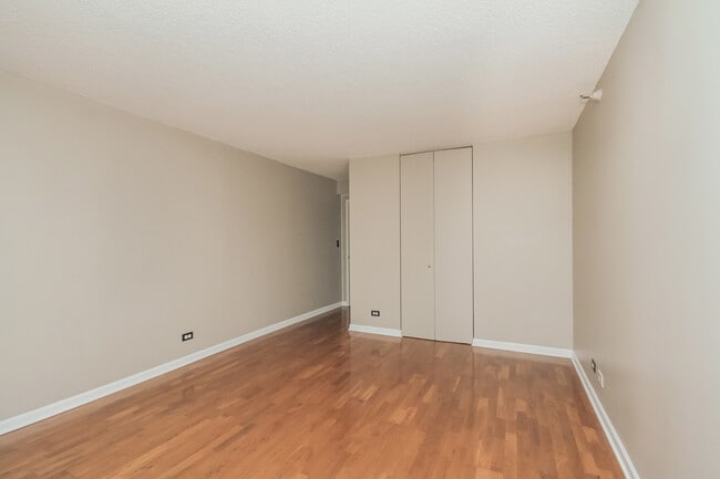 Building Photo - 10 E Ontario St