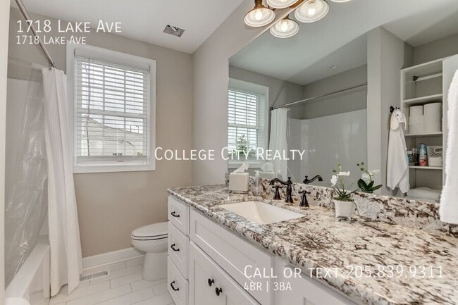 Building Photo - 1718 Lake Ave