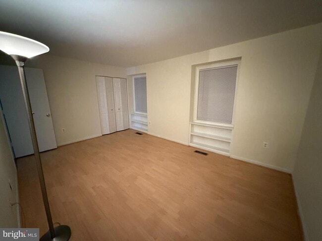 Building Photo - 4924 Van Walbeek Pl