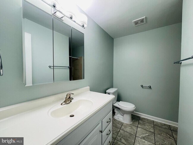 Building Photo - 202 Chesterfield Ln