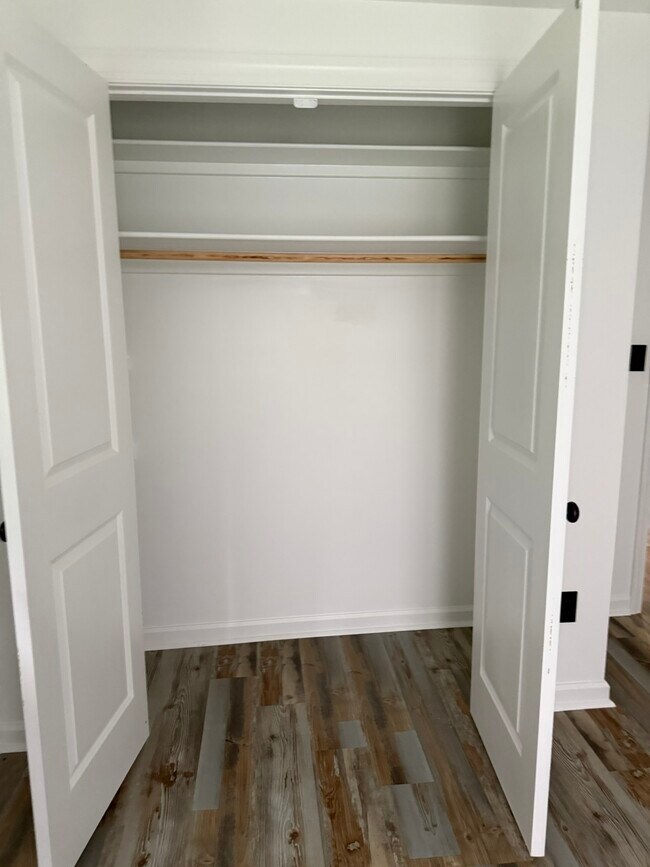 Building Photo - 242 Oakdale Ave