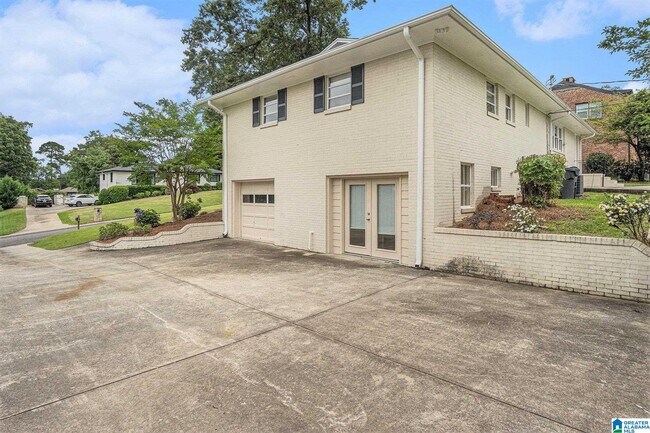 Building Photo - 3137 Woodhaven Dr