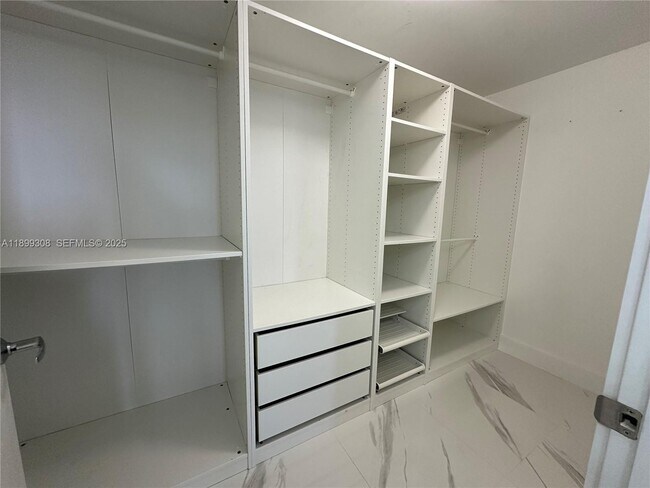 Building Photo - 16385 Biscayne Blvd