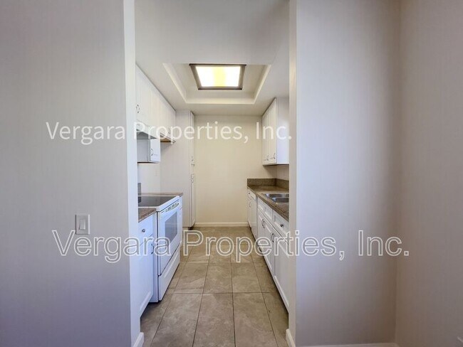 Building Photo - 2513 Ruhland Ave