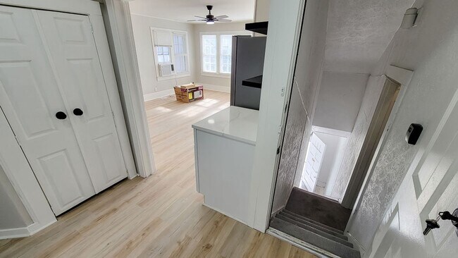 Building Photo - 121 W Moore St