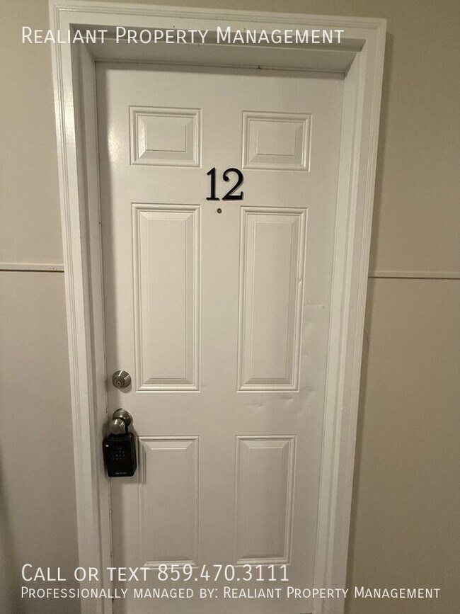 Building Photo - 2074 Fairmont Ct