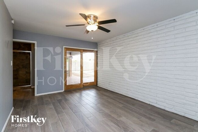 Building Photo - 328 E Balboa Dr