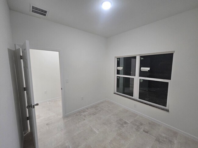 Building Photo - Brand new 3+DEN -2 BATHROOM 2 CAR GARAGE I...