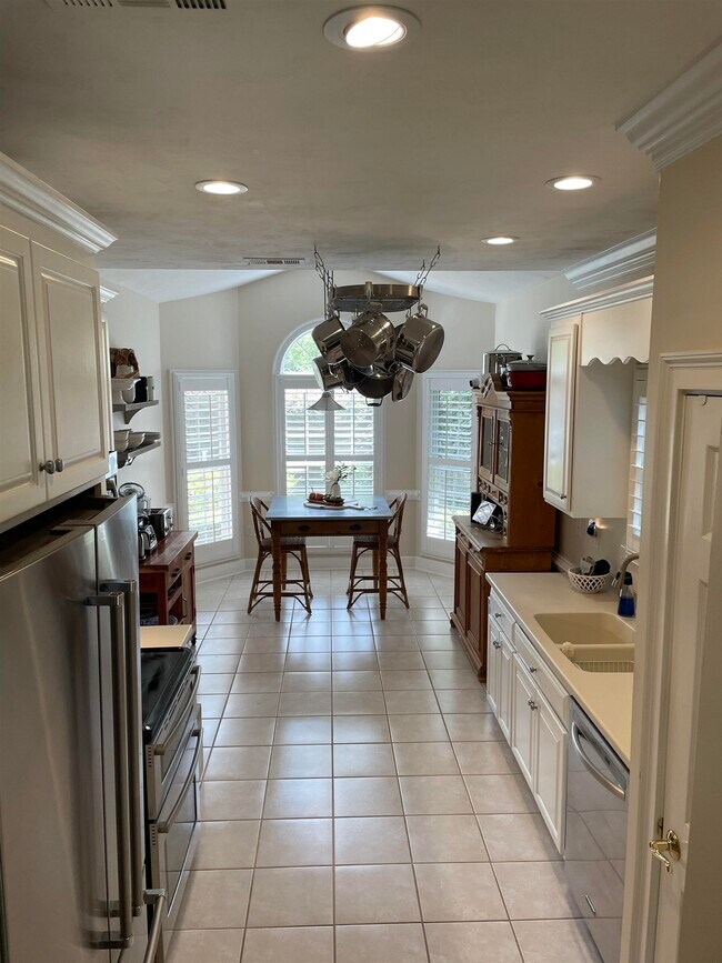 Building Photo - 8970 Eagles Ridge Dr