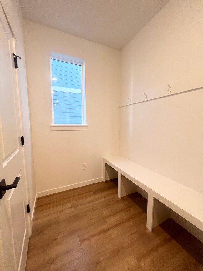 Building Photo - Brand New 5bd/4ba Located in the desirable Raindance neighborhood